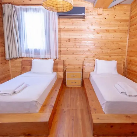 Bed & Breakfast 222 *
