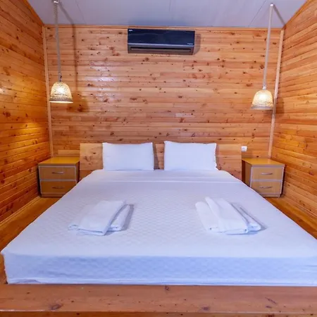 Bed & Breakfast 222 *